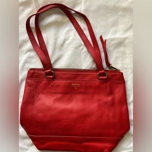 Red leather Fossil classic shoulder bag.